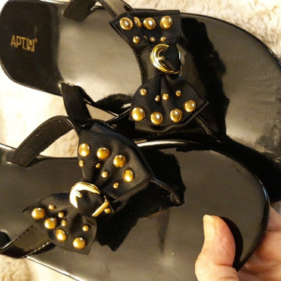 Apt 9 Black Thong Sandals Slip-on Vegan Patent Leather Wedge Heels sz 10M - Picture 6 of 6